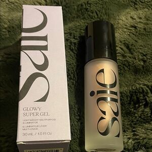 Saie Glowy Super Gel - Illuminating Primer in Black and Cream